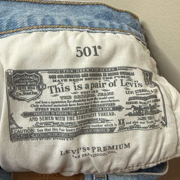 LEVI’s 501 Distressed Button Fly Rigid Denim Light Wash Summer Jean Shorts - Picture 9 of 9